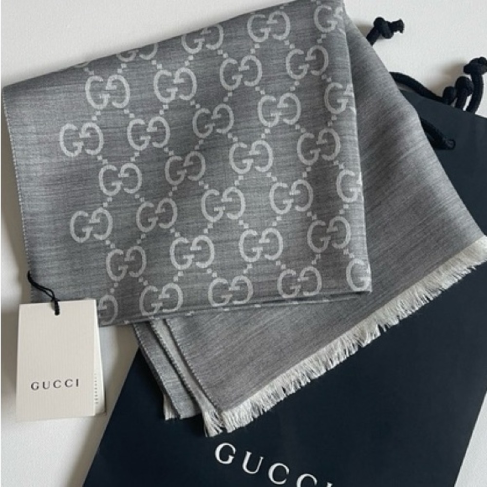 🔥🔥🔥 Authentic New Gucci GG Jacquard Gray Wool/Silk Blend Shawl/ Scarf Unisex